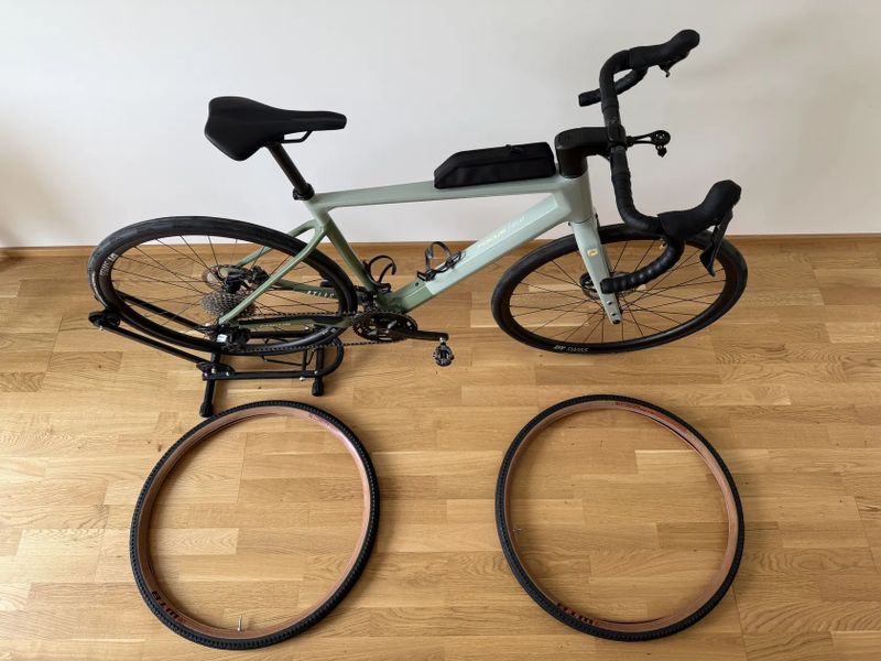 Gravel Focus Atlas 8.8 TOP stav + BONUS výbava