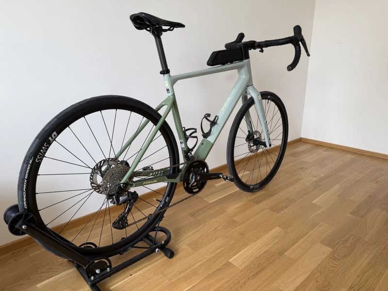 Gravel Focus Atlas 8.8 TOP stav + BONUS výbava