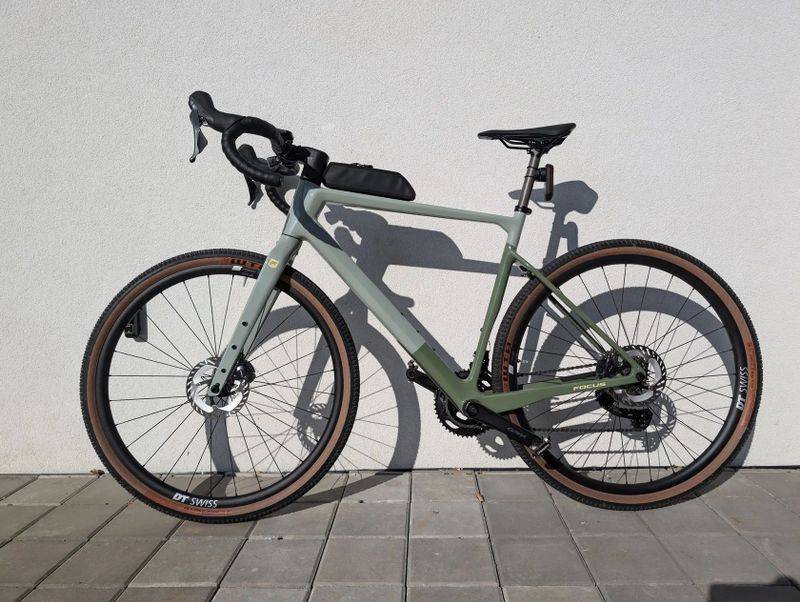 Gravel Focus Atlas 8.8 TOP stav + BONUS výbava