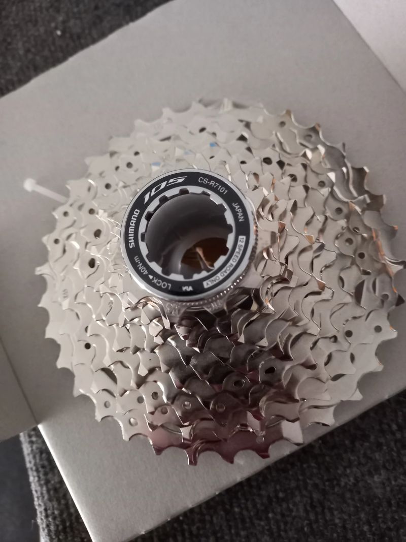 Shimano 105 kliky, 2×12, kazeta 105, řetěz KMC 12s 