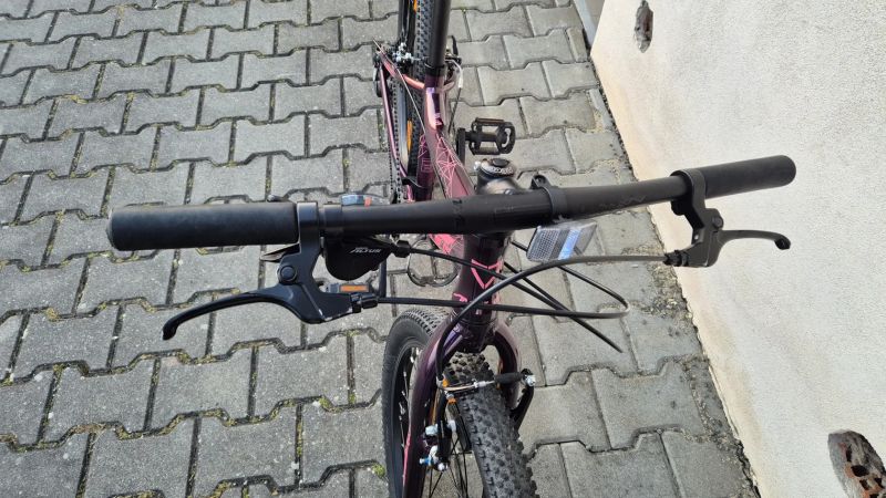 Amulet Tomcat 24, hezký stav