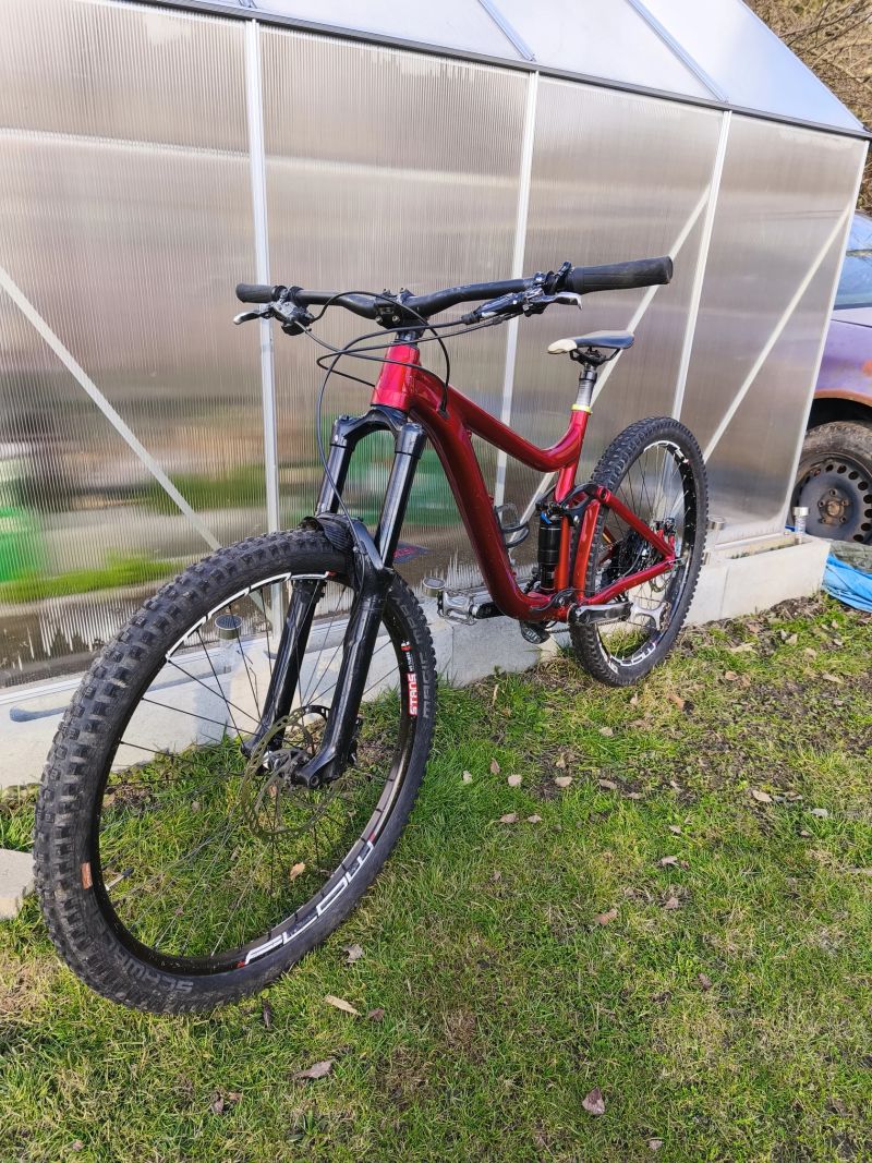 Giant Reign 27,5 M červený