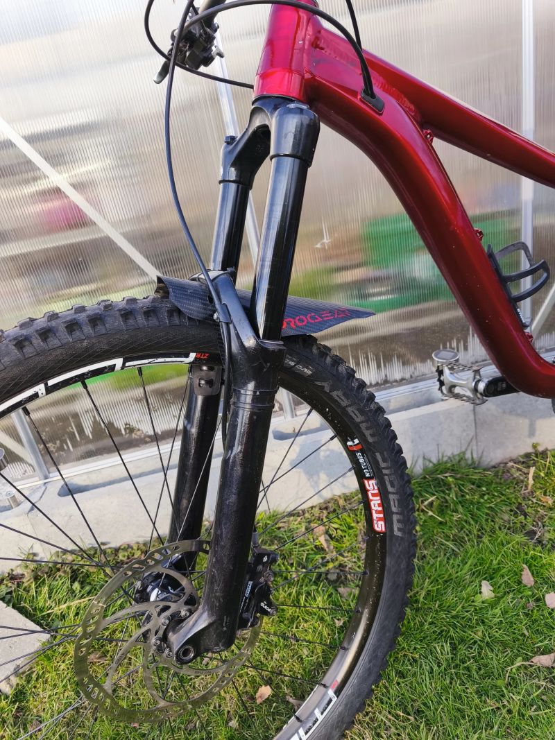 Giant Reign 27,5 M červený