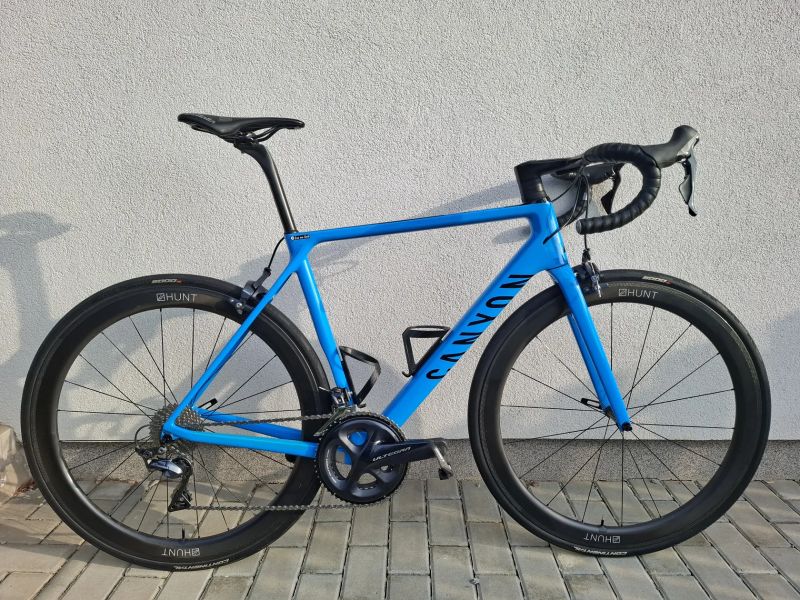 Canyon Ultimate CF SL 8 / Ultegra / karbon kola Hunt 50mm