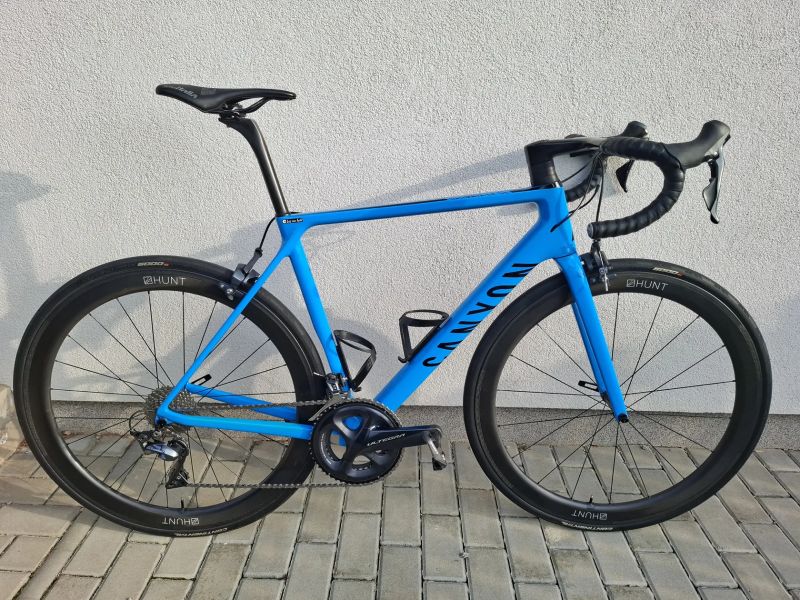 Canyon Ultimate CF SL 8 / Ultegra / karbon kola Hunt 50mm