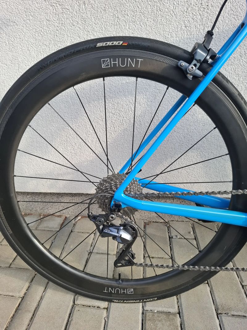 Canyon Ultimate CF SL 8 / Ultegra / karbon kola Hunt 50mm