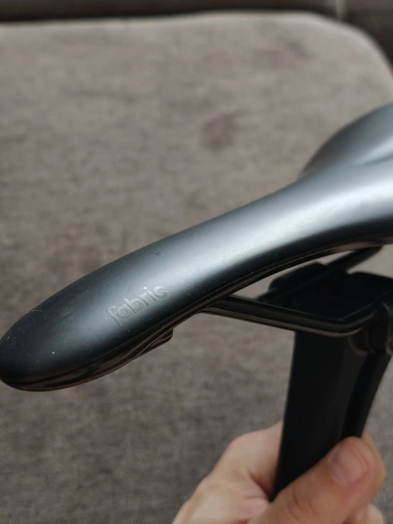 Karbonová sedlovka s offsetem 20 mm - na principu listové pružiny, 27,2mm