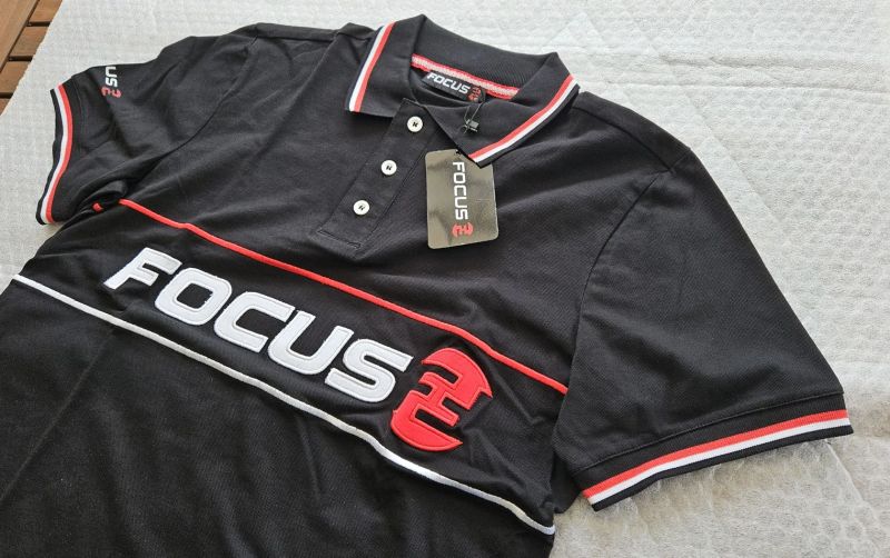 FOCUS Retro Zip a FOCUS Retro Polo - originální oblečení z volnočasové kolekce - NOVÉ