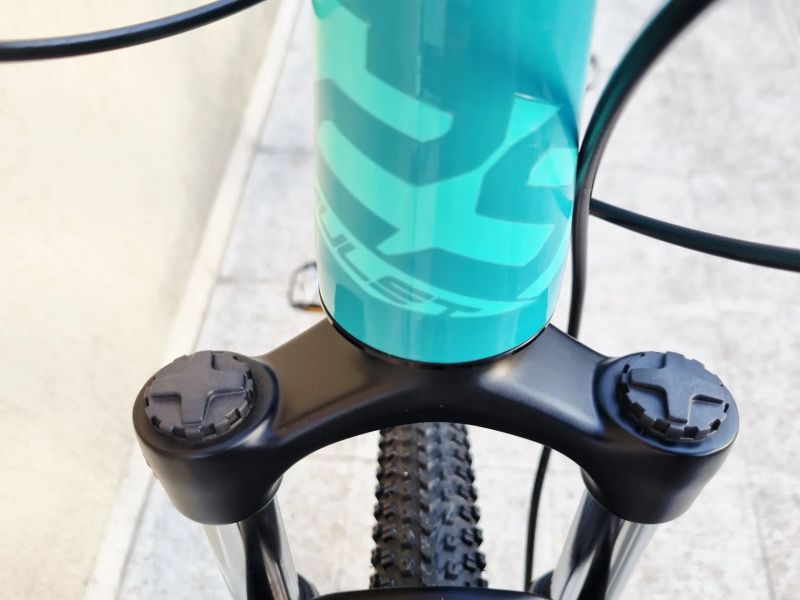 #38 Zánovní Amulet 29“ , pro 175-185cm