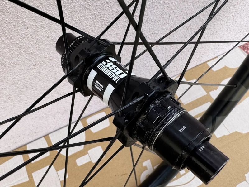 Zapletená gravel kola NEXTIE DT SWISS 350 SAPIM CX RAY