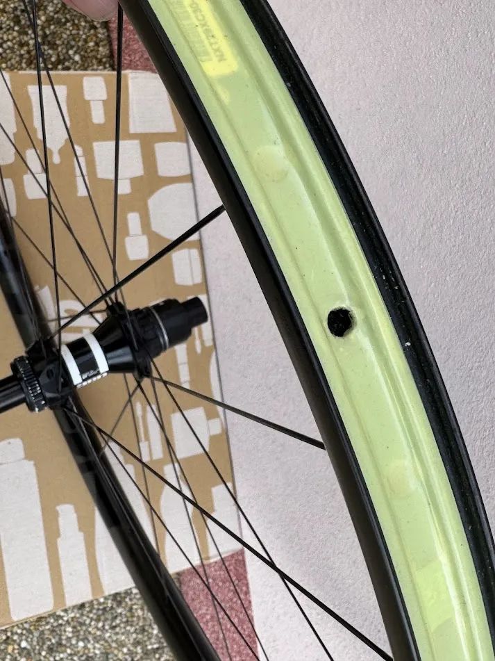 Zapletená gravel kola NEXTIE DT SWISS 350 SAPIM CX RAY