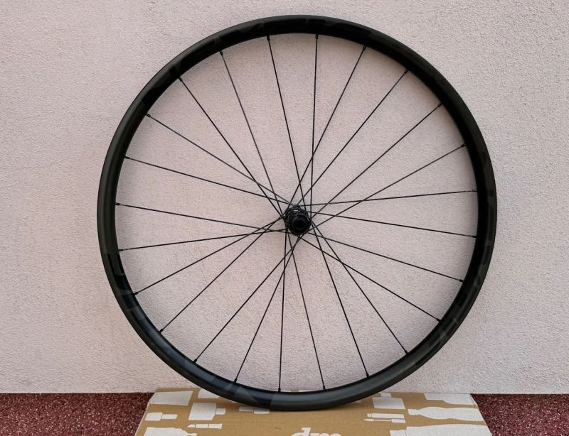 Zapletená gravel kola NEXTIE DT SWISS 350 SAPIM CX RAY