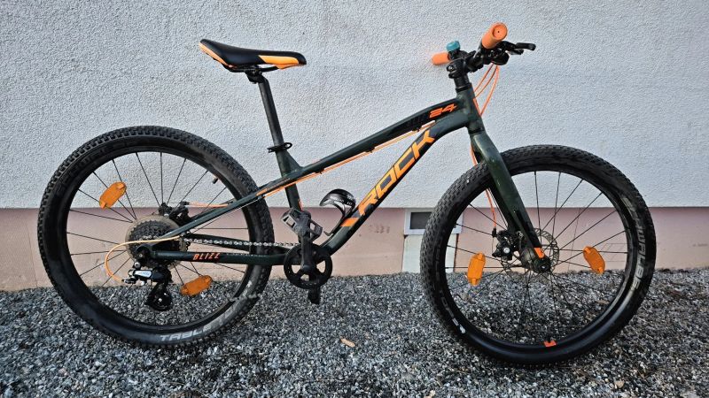 Lehké dětské kolo Rock Machine Blizz 24 – matná zelená/oranžová