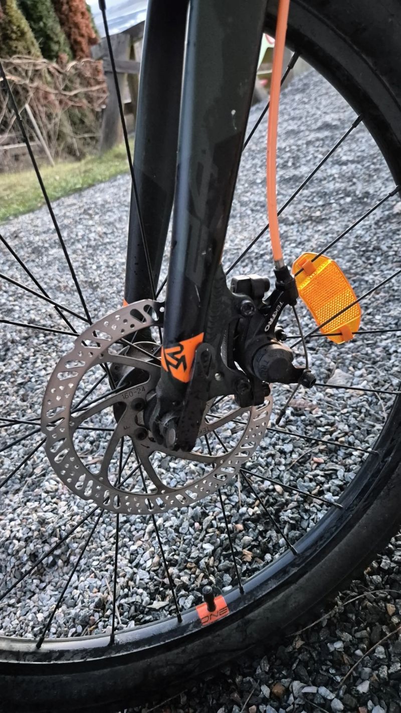 Lehké dětské kolo Rock Machine Blizz 24 – matná zelená/oranžová