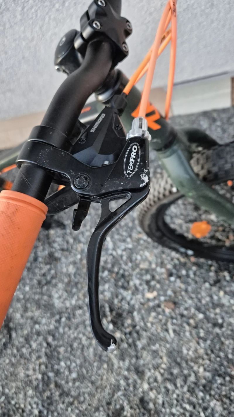 Lehké dětské kolo Rock Machine Blizz 24 – matná zelená/oranžová