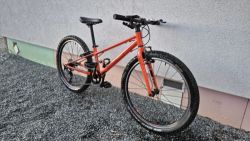 Ultra-lehké dětské kolo Superior Fly 24 – neonově oranžové