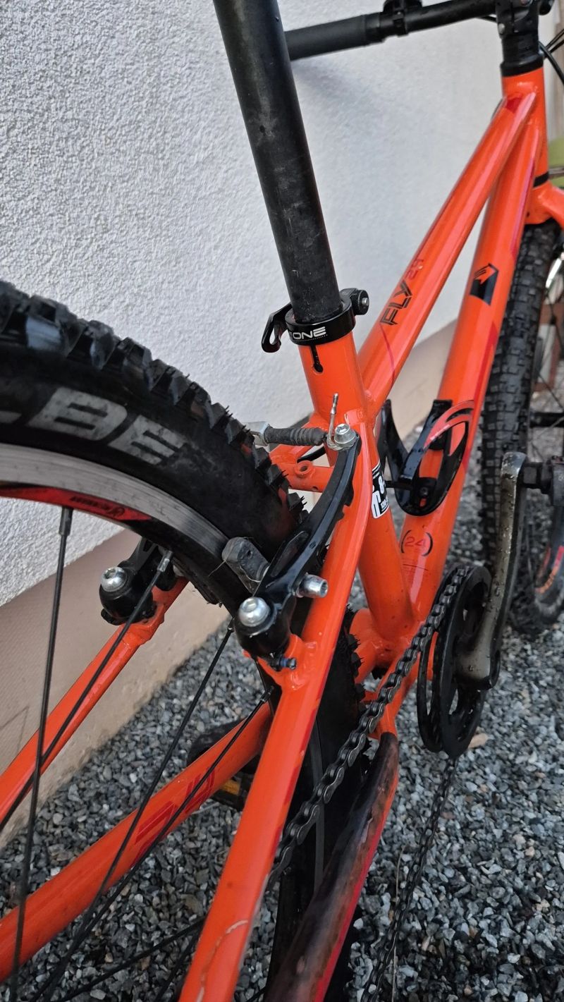 Ultra-lehké dětské kolo Superior Fly 24 – neonově oranžové