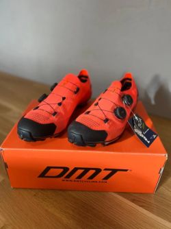 DMT KM0 Coral/Black