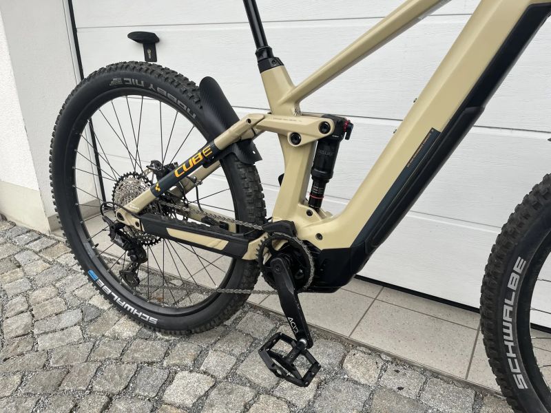 Cube Stereo hybrid Race 140