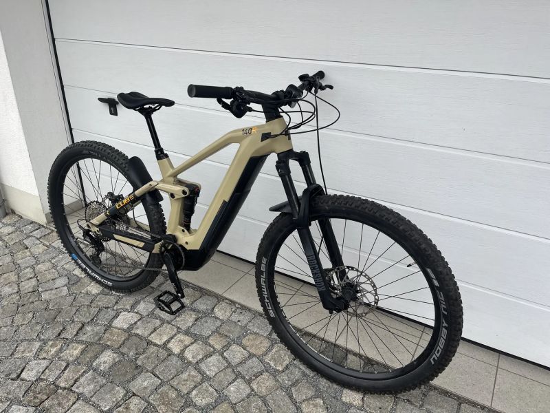 Cube Stereo hybrid Race 140