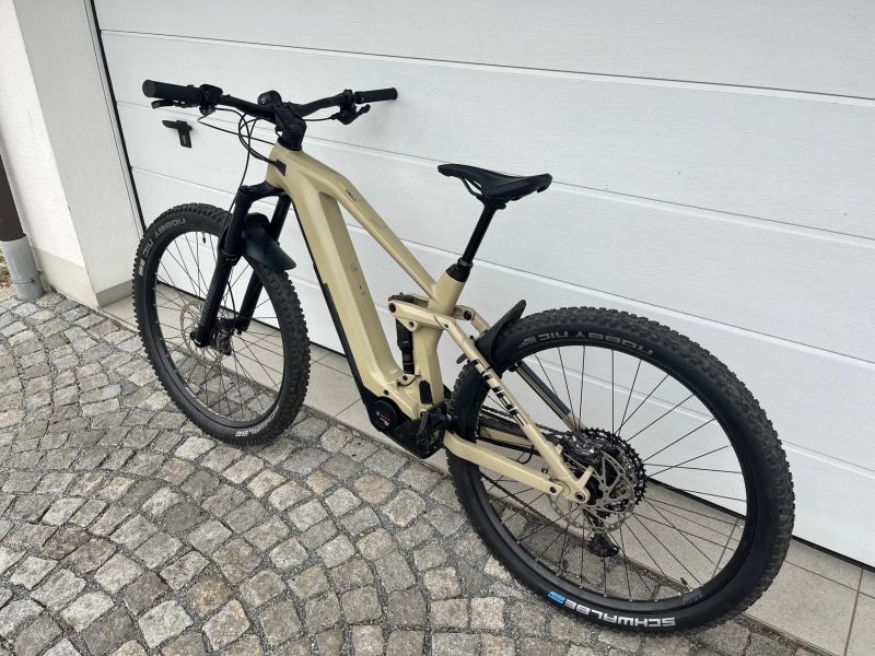 Cube Stereo hybrid Race 140