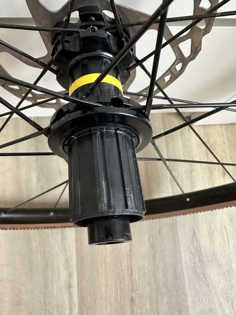 Gravel kola Mavic Allroad - Kompletní set, vč. 2 sad skvělých plášťů (gravel a silnice)