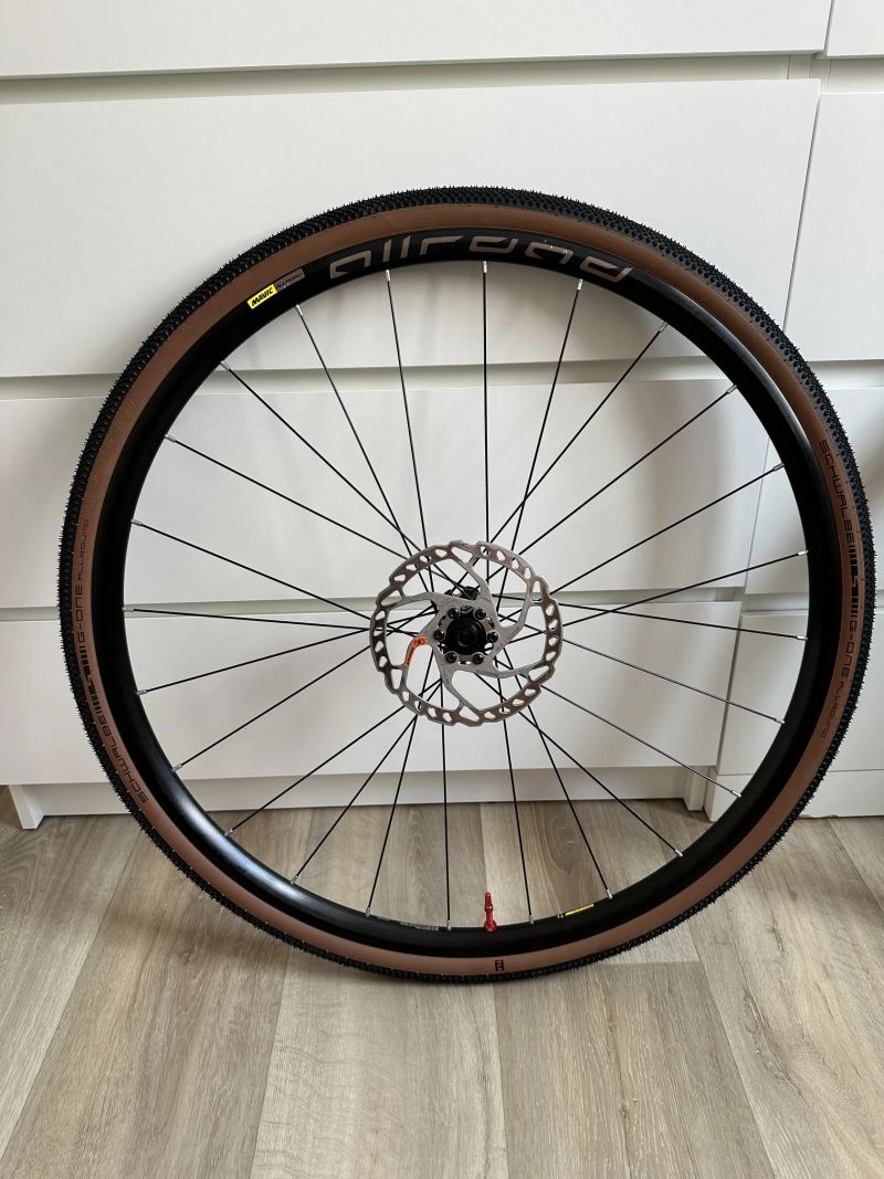 Gravel kola Mavic Allroad - Kompletní set, vč. 2 sad skvělých plášťů (gravel a silnice)