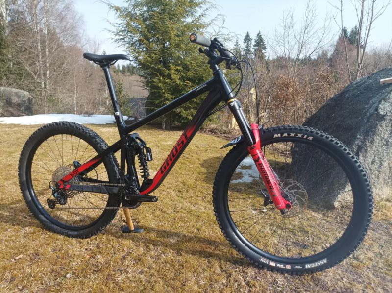 Ghost RIOT EN Uiversal