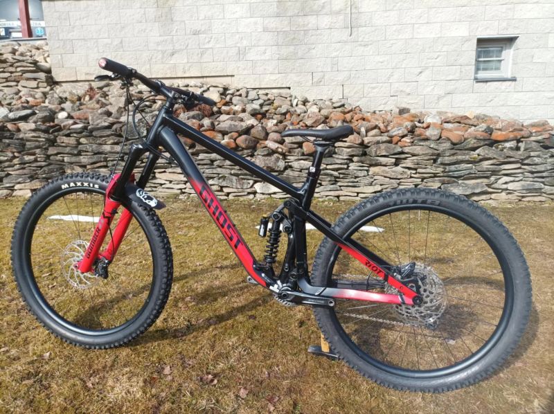 Ghost RIOT EN Uiversal