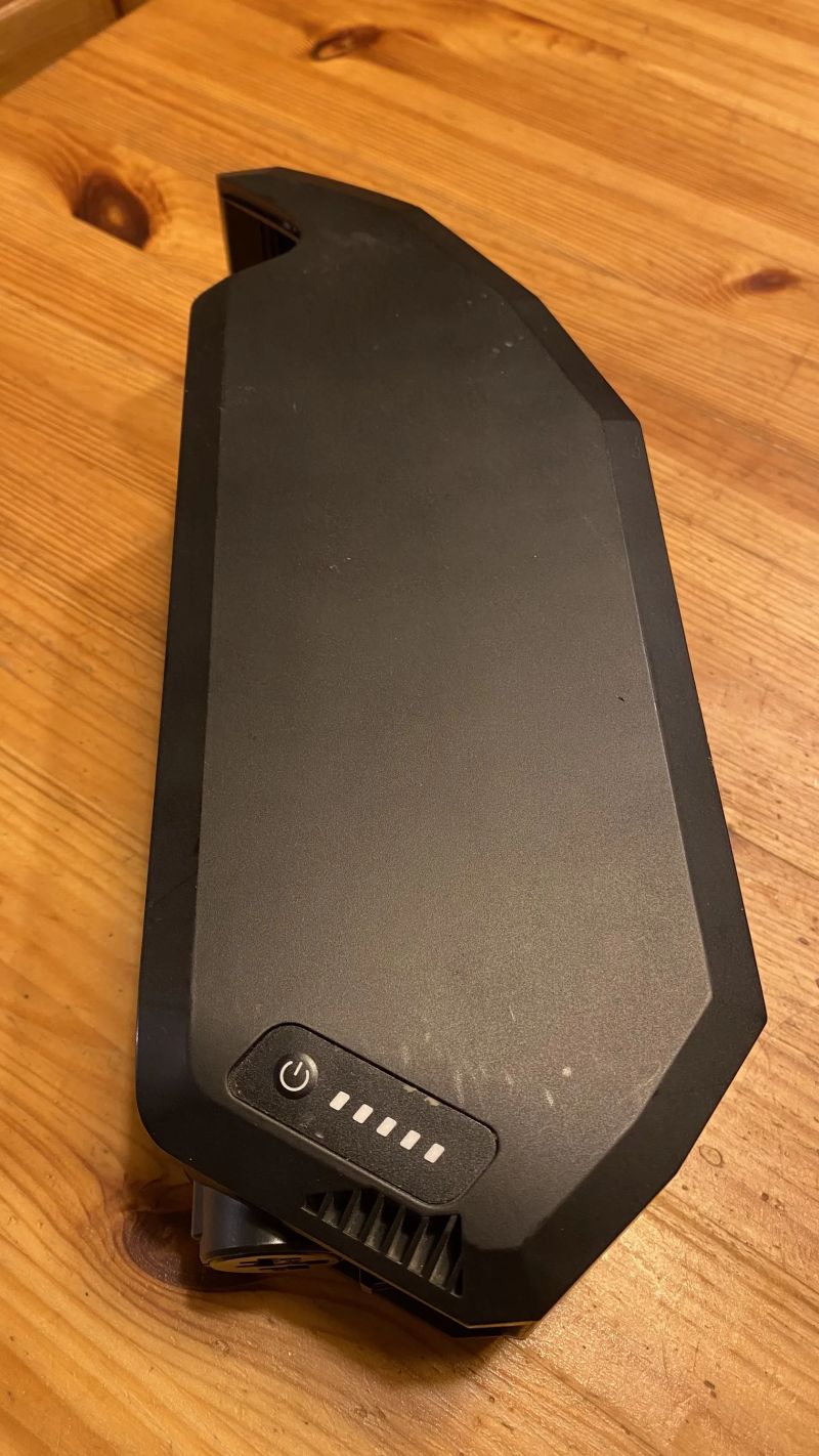 Baterie Bosch 2 ks 720 Wh a 500 Wh.