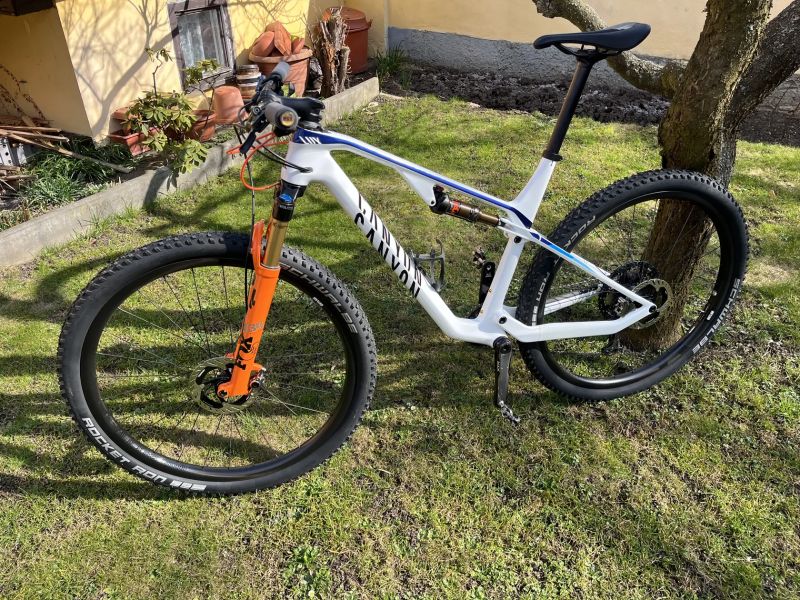 Canyon Lux Trail CF | XTR | Fox Factory | karbonová kola |