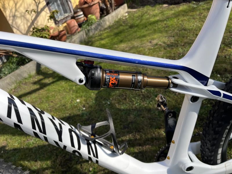 Canyon Lux Trail CF | XTR | Fox Factory | karbonová kola |