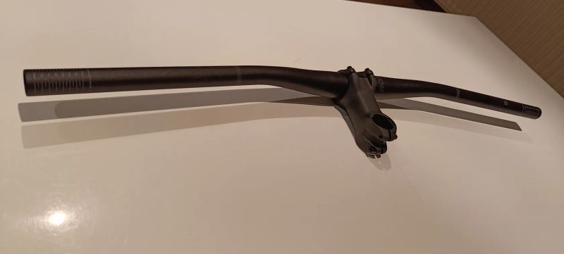 Řídítka Bontrager Line 35 s představcem