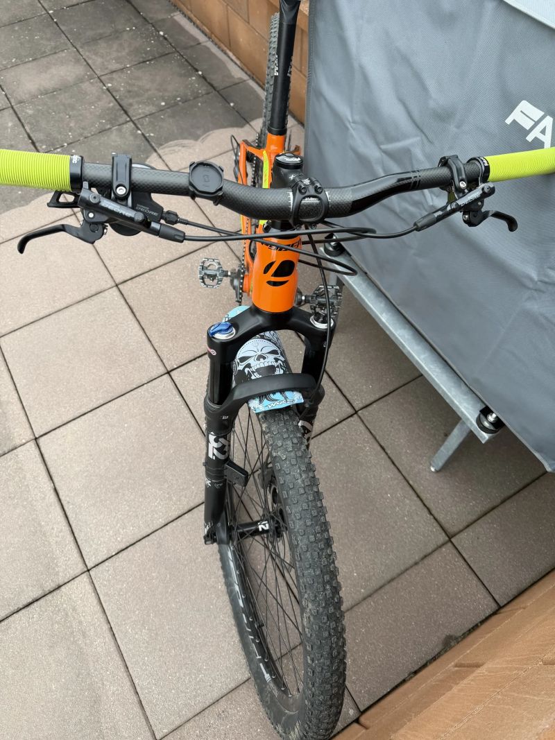 Dětské karbonové kolo Spyder 15” / 27,5