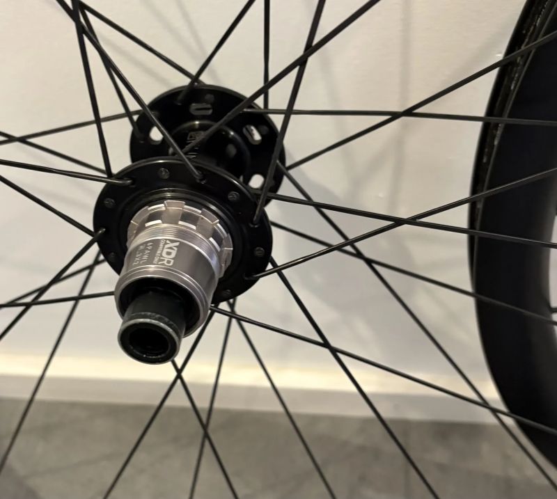 Prodám zapletená karbonová kola HUNT 35