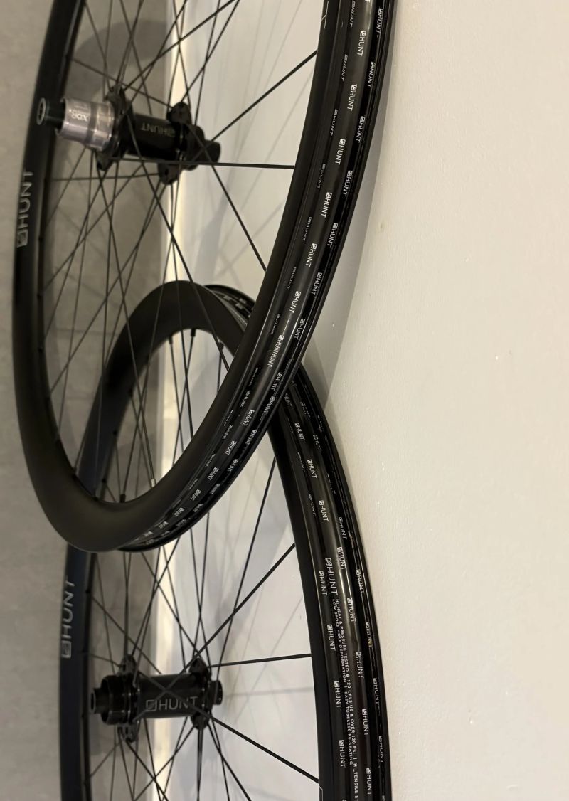 Prodám zapletená karbonová kola HUNT 35