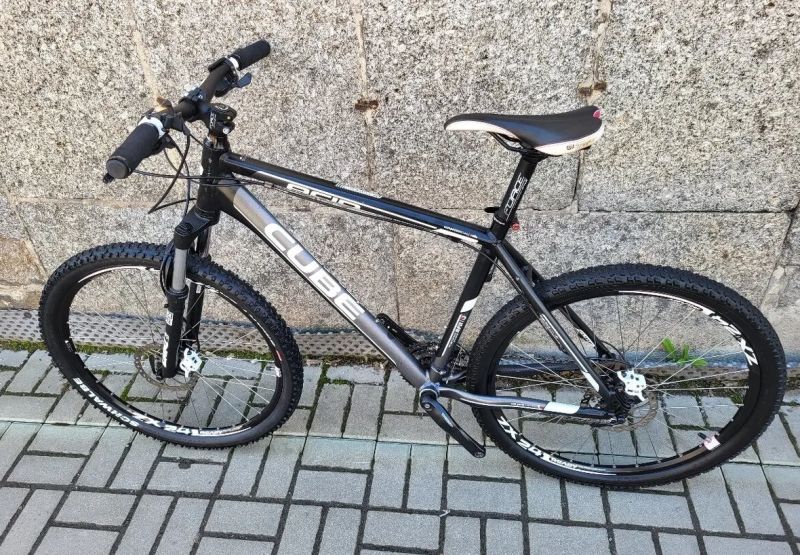 CUBE ACID - DEORE+XT 3x9/ROCKSHOX/HAYES - VEL.19"