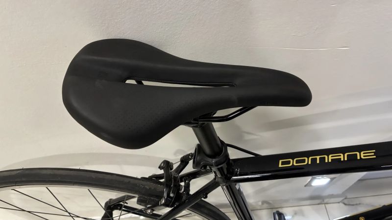 Záruka, po servisu. Silniční kolo Trek Domane AL 2 - trek black/carbon smoke