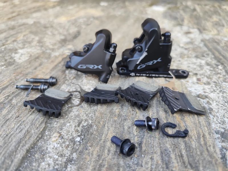 Brzdové třmeny Shimano GRX BR-RX400, přední+zadní 