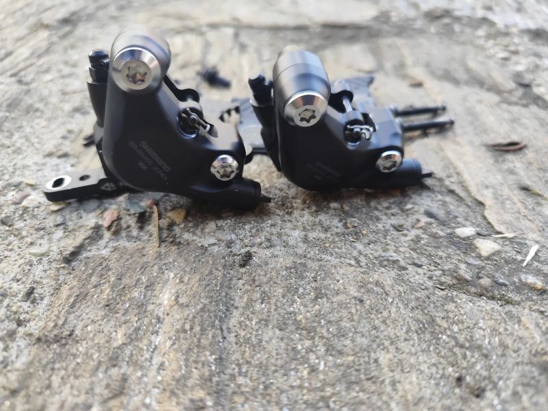 Brzdové třmeny Shimano GRX BR-RX400, přední+zadní 