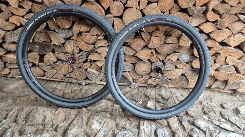 Prodám nová nepoužitá gravel kola Miche Graff i s plášti Vittoria Terreno Dry 47mm