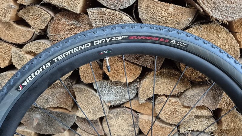 Prodám nová nepoužitá gravel kola Miche Graff i s plášti Vittoria Terreno Dry 47mm