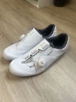 Silniční tretry Shimano RC3 bílé, BOA, jeté minimálně, vel.45