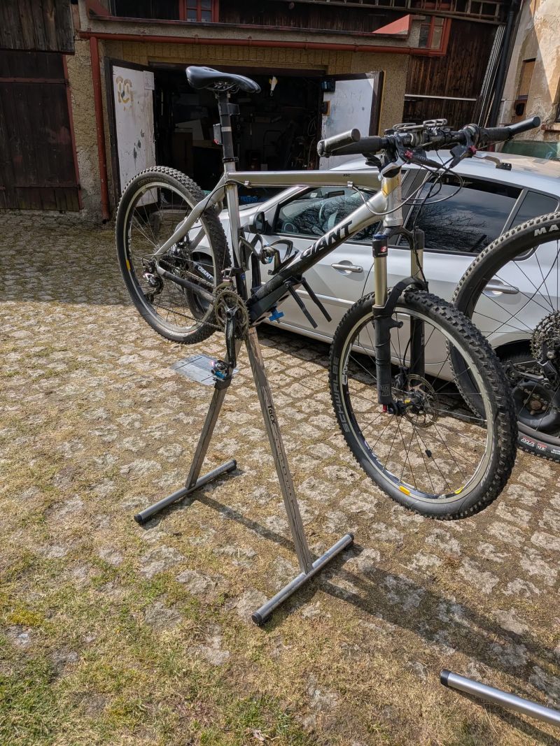 Prodám servisní stojany TACX a WEST BIKE