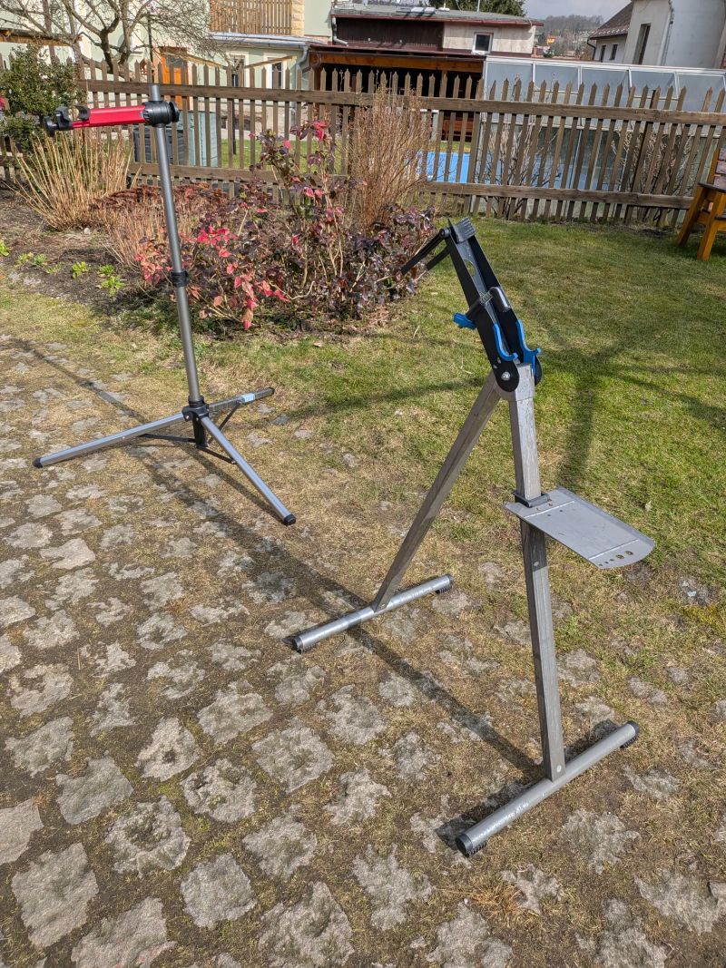 Prodám servisní stojany TACX a WEST BIKE