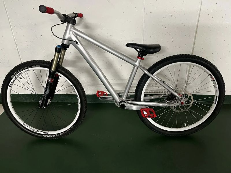 Nově postavený dirt 