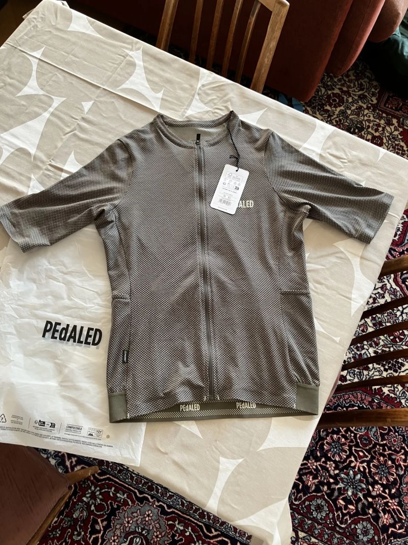 Prodám nový dres Pedaled Odyssey Delta