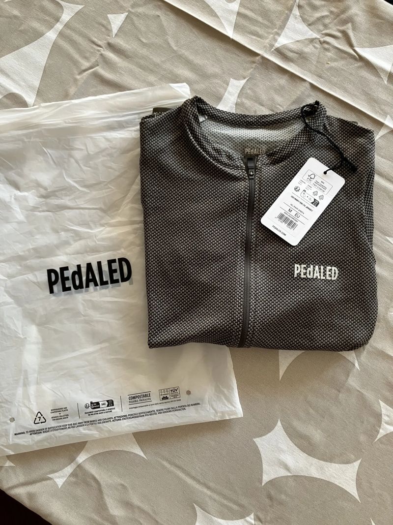 Prodám nový dres Pedaled Odyssey Delta