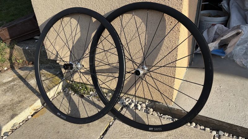 Silnicni kola DT Swiss R32 - orech Shimano road