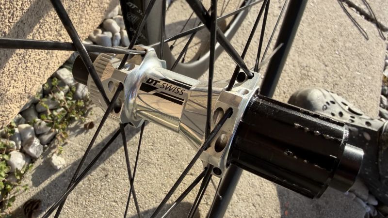 Silnicni kola DT Swiss R32 - orech Shimano road